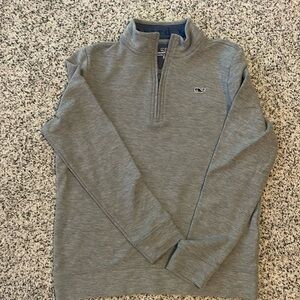 Vineyard Vines boys gray 1/4 zip sweater. Size M 10-12